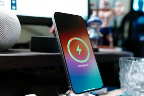 泸溪苹果15换屏服务分享用什么充电器给iPhone15充电更好 