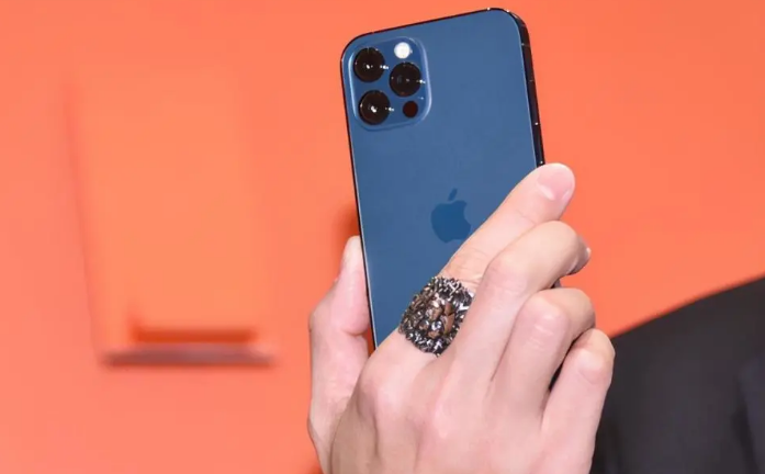 泸溪苹果手机维修分享iPhone12系列重启方法教程 